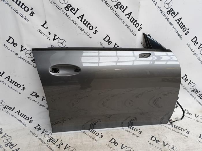 Portière 4portes avant droite d'un Mercedes CLA (7787), Autos : Pièces & Accessoires, Carrosserie & Tôlerie, Porte, Mercedes-Benz