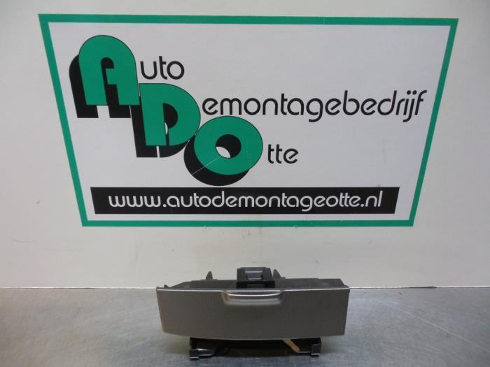 Cendrier avant d'un Toyota Corolla Verso, Autos : Pièces & Accessoires, Habitacle & Garnissage, Toyota, Utilisé, Enlèvement ou Envoi