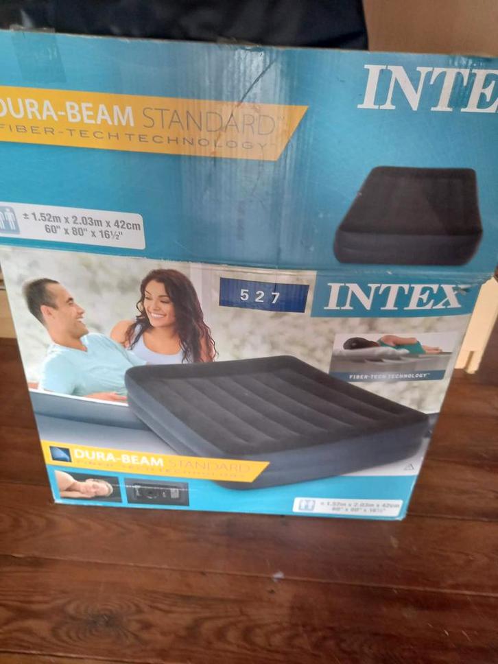 2 persoons luchtmatras met ingebouwde pomp, Caravans en Kamperen, Luchtbedden, Zo goed als nieuw, 2-persoons, Ingebouwde pomp