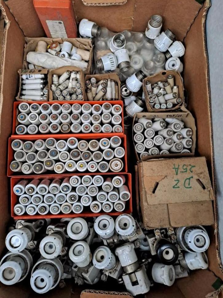 Groot lot smeltzekeringen, Doe-het-zelf en Bouw, Elektriciteit en Kabels, Zo goed als nieuw, Overige typen, Ophalen