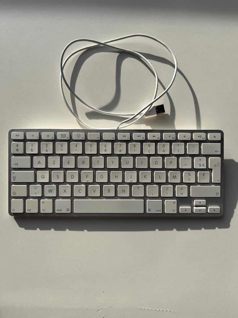 Clavier Apple AZERTY Français, Informatique & Logiciels, Claviers, Ergonomique, Enlèvement ou Envoi, Azerty, Utilisé