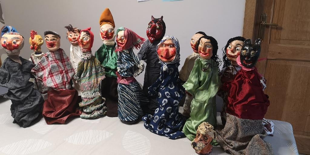 poppenkastpoppen, Ophalen