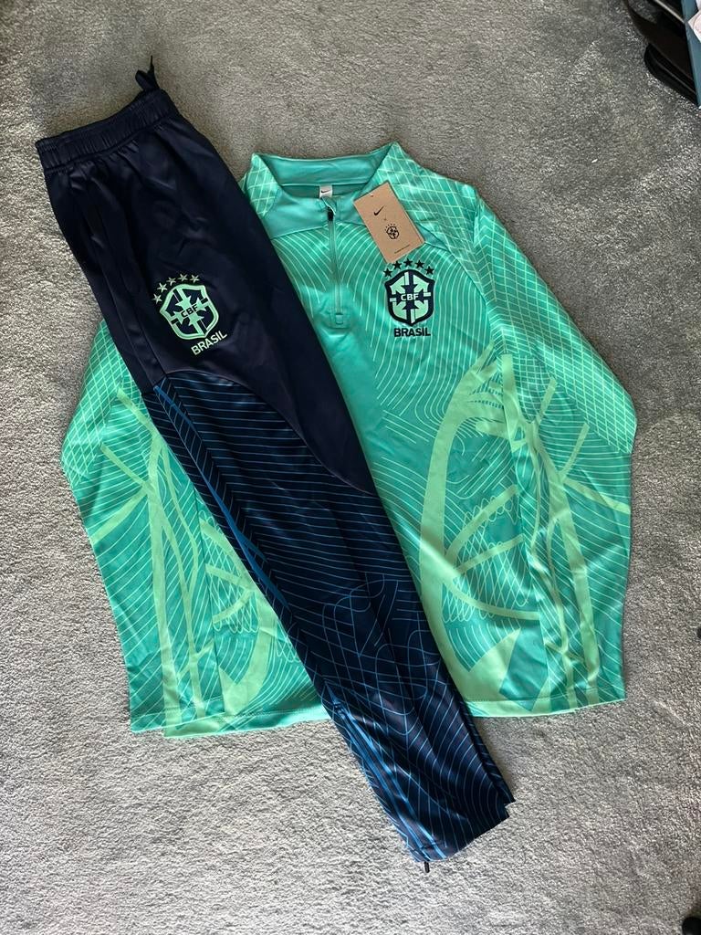 Nieuwe trainingspak Braziliaanse elftal maat L, Sports & Fitness, Football, Taille L, Enlèvement ou Envoi, Comme neuf, Survêtement