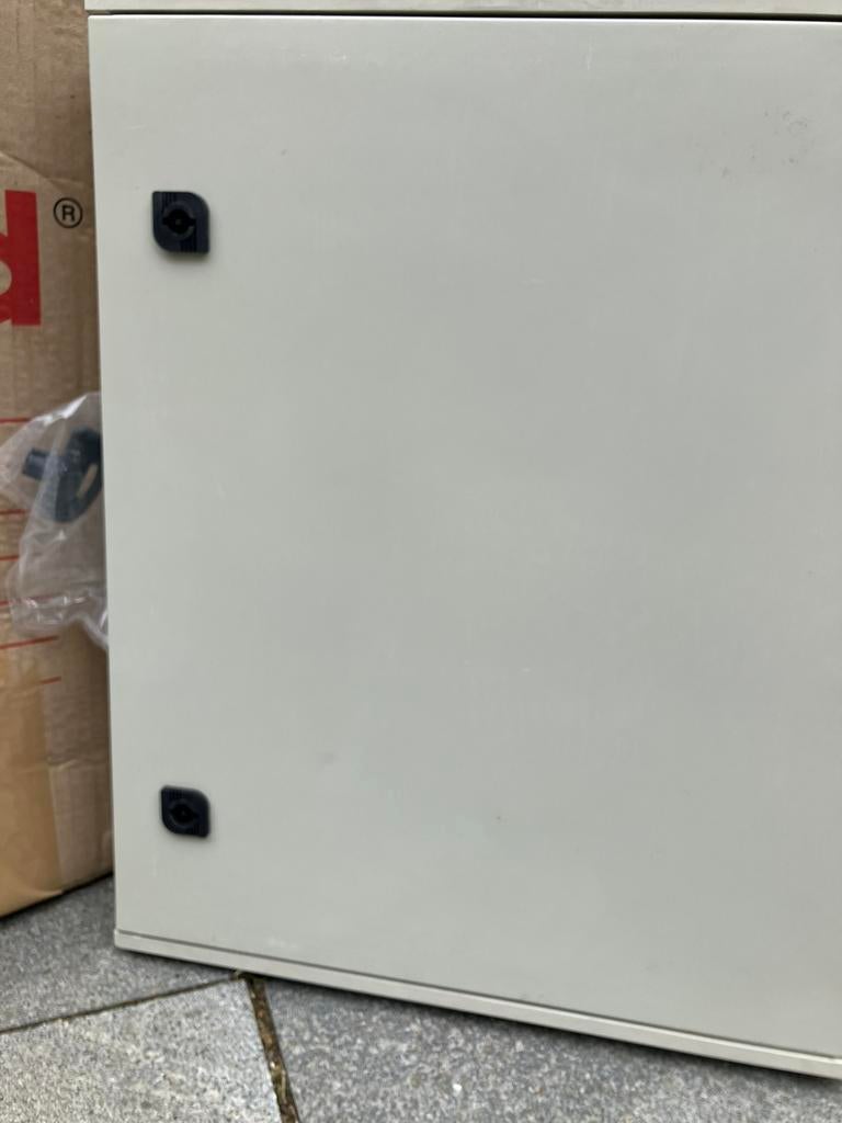 Polyester elektriciteitskast Legrand, Ophalen, Nieuw