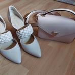 Nieuwe schoenen mt 38 met bijpassend tasje guess, Kleding | Dames, Ophalen, Beige