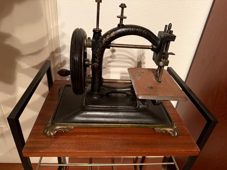 Antieke Franse naaimachine HYGIÈNE FRANCE – gietijzer, Antiquités & Art, Antiquités | Outils & Instruments, Enlèvement