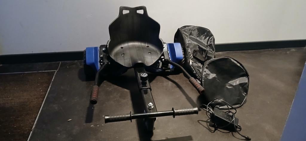 Gyoor hovervoard+kart+sac pour hoverboard, Enfants & Bébés, Jouets | Extérieur | Véhicules à batterie, Enlèvement, Utilisé