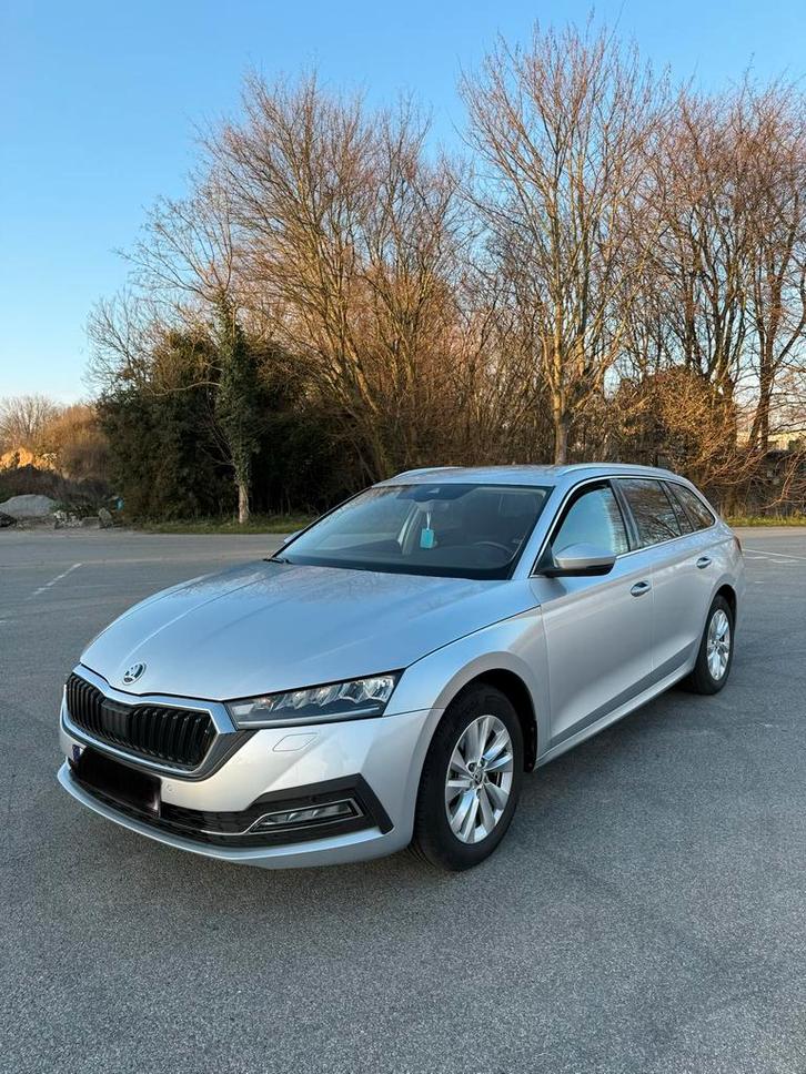 Škoda Octavia Combi Automatique Hybride/ Essence À VENDRE !, Autos, Skoda, Particulier, Octavia, ABS, Phares directionnels, Régulateur de distance