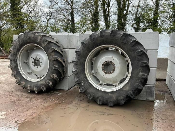 Pneus, roue et jante Pirelli TM700 (2x), Articles professionnels, Agriculture | Pièces | Pneus, Jantes & Essieux