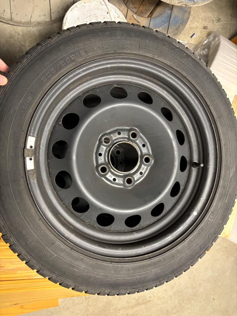 4 pneus hiver BMW, Ophalen, Gebruikt, 16 inch, Band(en)