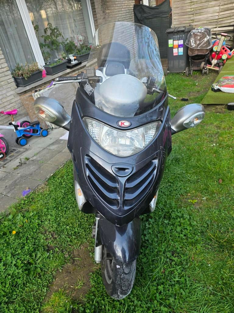 Kymco Grand dink125cc deux scooters