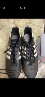 Used soccer shoes/pads 14/15 yr old, Sports & Fitness, Football, Enlèvement, Utilisé
