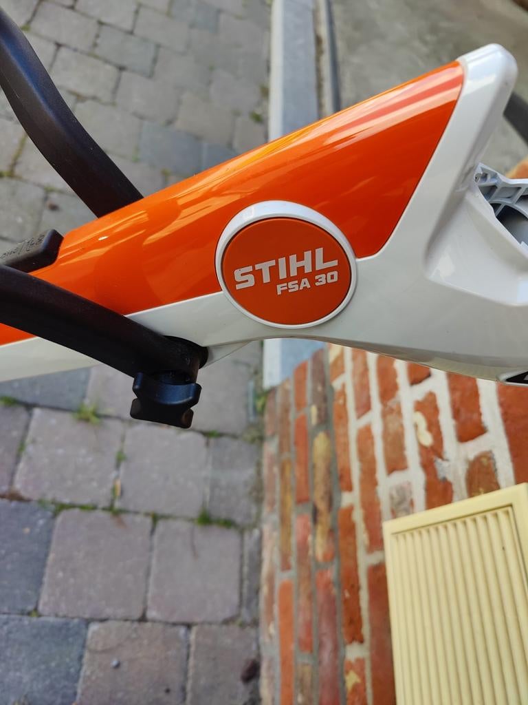 Stihl grastrimmer, Tuin en Terras, Grastrimmers, Ophalen, Zo goed als nieuw, Accu, Stihl