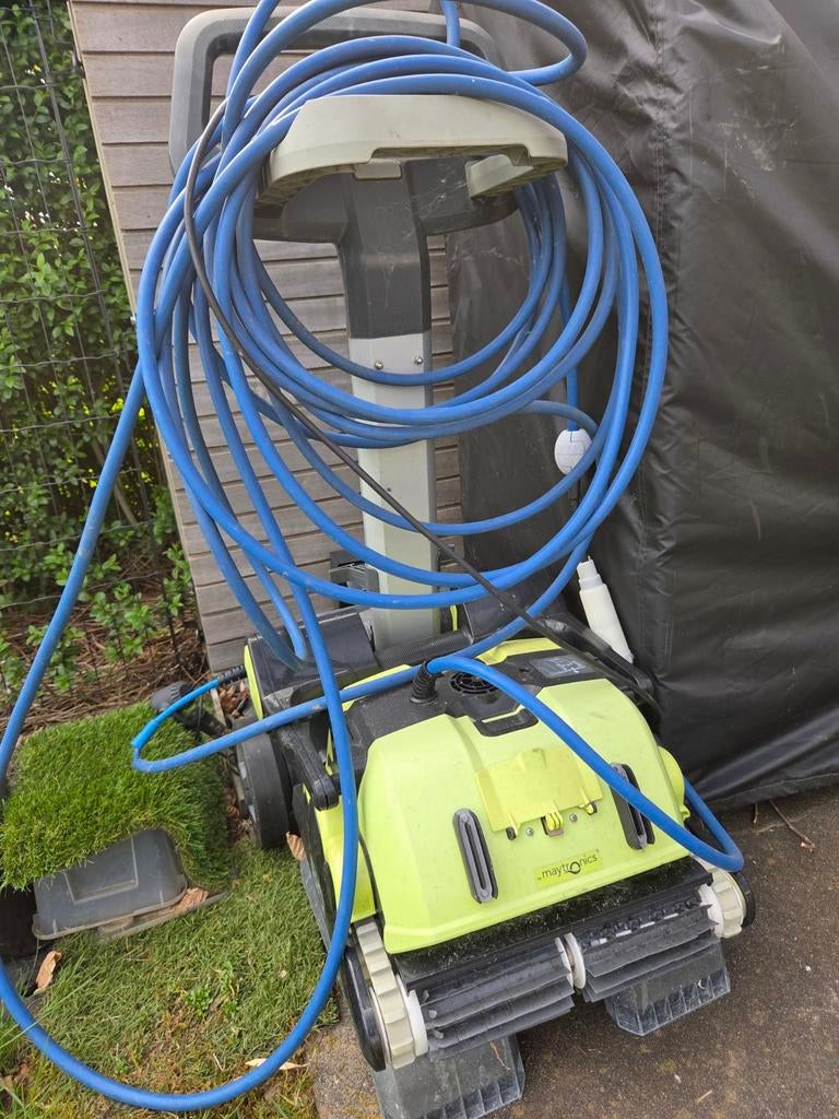 Robot stofzuiger vijver Dolphin, Ophalen