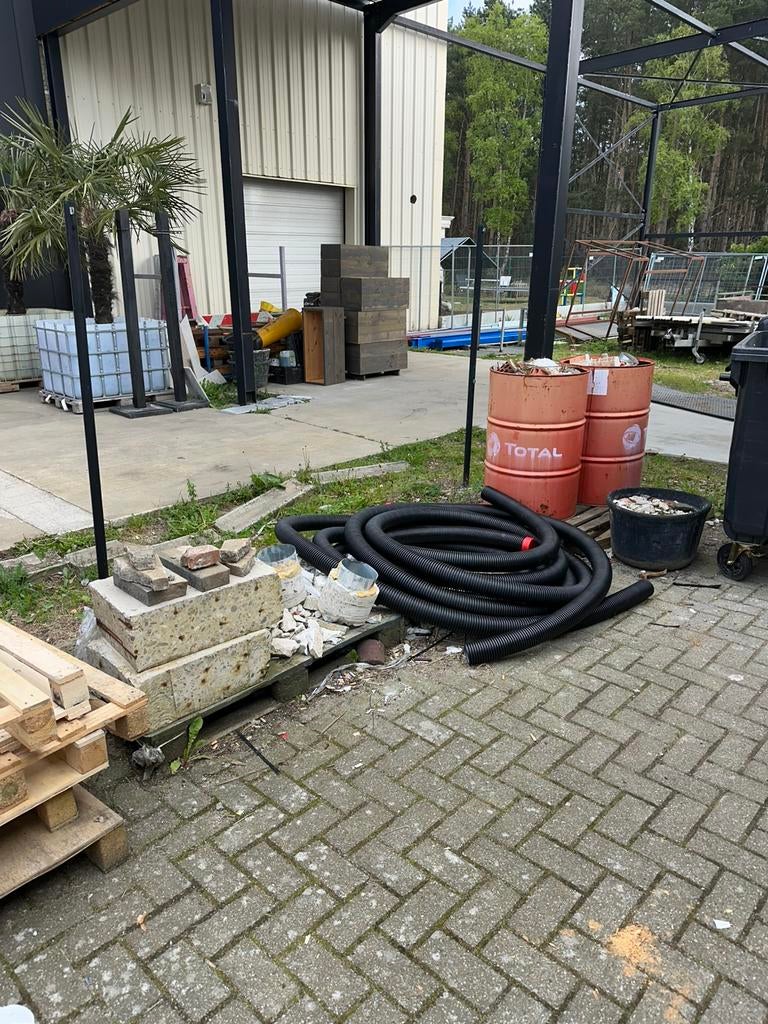 Gezocht ophaling steenpuin, Enlèvement, Comme neuf