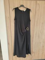 Lange zwarte jurk met gesp, Kleding | Dames, Ophalen of Verzenden, Maat 42/44 (L)