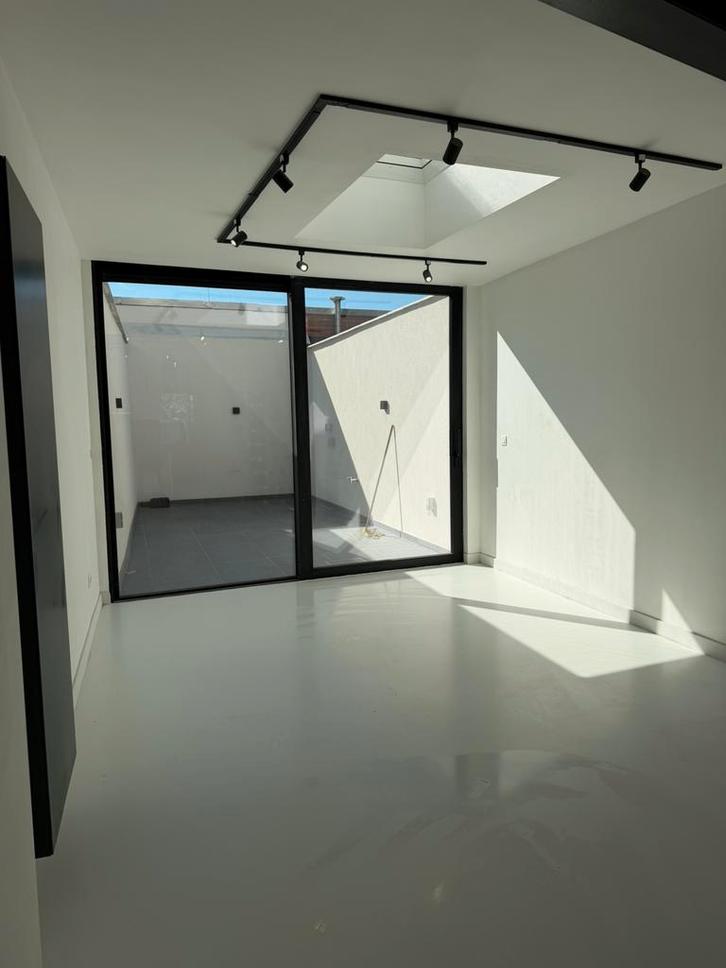 TE HUUR: LUXUEUS VOLLEDIG GERENOVEERDE WONING EPC A, Immo, Appartementen en Studio's te huur, Gent