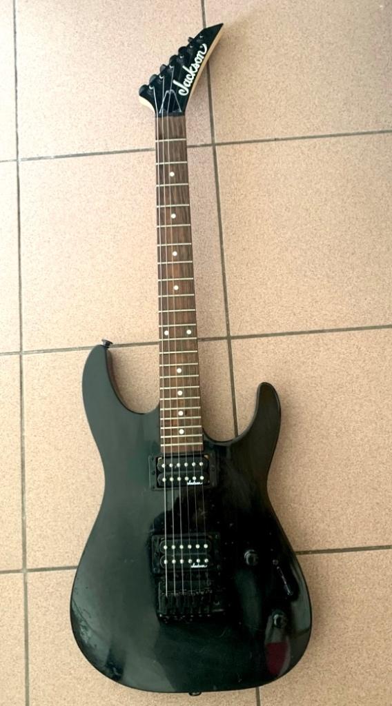 Elektrische gitaar Jackson, Muziek en Instrumenten, Snaarinstrumenten | Gitaren | Elektrisch, Ophalen, Zo goed als nieuw