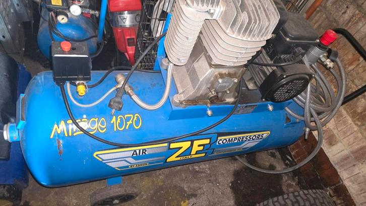 ZF ITALY COMPRESSEUR AIR, Bricolage & Construction, Compresseurs