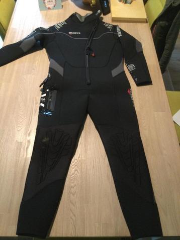 Mares Flexa 86 Divesuit Man size 5W aan 200€ - Ecocheques  disponible aux enchères