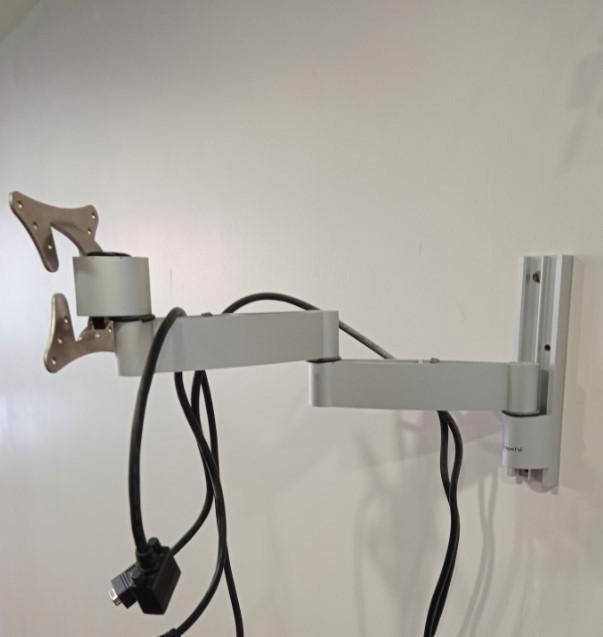 Flatscreenlift + monitor 'mount' (beugel), Computers en Software, Monitoren, Zo goed als nieuw, Ophalen