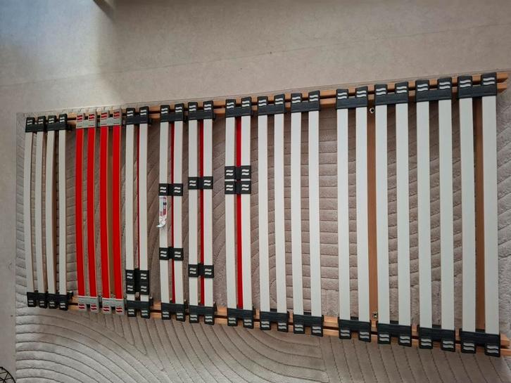 2 lattenbodems en 1 matras, Huis en Inrichting, Slaapkamer | Matrassen en Bedbodems, Zo goed als nieuw, Matras, Ophalen