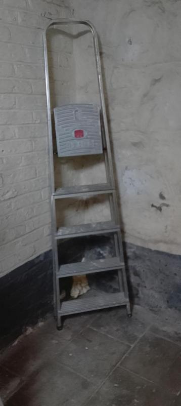 ESCABEAU ARTUB, 2 à 4 mètres, Pliable ou rétractable/escamotable, Comme neuf, Échelle