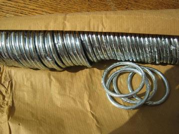 nieuwe zinken gesmede ringen ; 4 mm x 38 mm.   beschikbaar voor biedingen