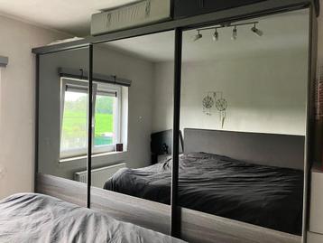 Spiegelkast, commodes, nachttafels beschikbaar voor biedingen