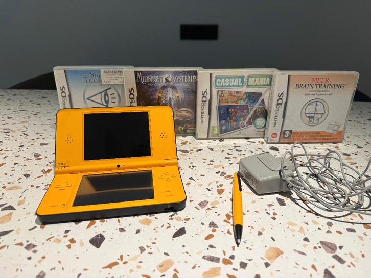 Nintendo DS XL in de kleur geel met spelletjes, Games en Spelcomputers, Spelcomputers | Nintendo DS, Geel, Ophalen