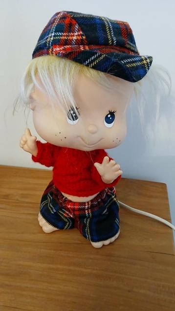 gavroche garcon en lampe a poser, Moins de 50 cm, Enlèvement ou Envoi, Tissus, Poupee
