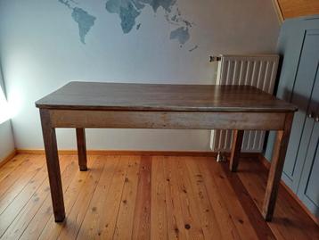 Massieve tafel 150 cm  L x 70 cm B x 80 cm H beschikbaar voor biedingen