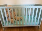 baby-peuterbed 120x60 + aerosleep matras + matrasbeschermer, Kinderen en Baby's, Ophalen, Zo goed als nieuw, Ledikant