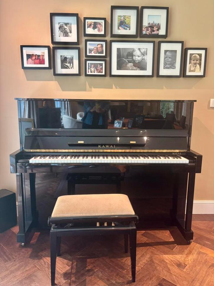 Zwarte kawai buffet piano, Muziek en Instrumenten, Piano's, Gebruikt, Piano, Zwart, Hoogglans, Ophalen