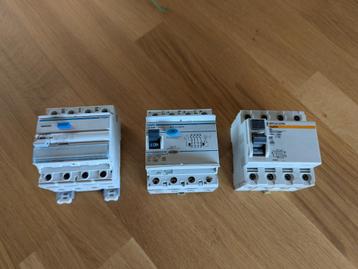 Aardlekschakelaars + stopcontacten + lichtschakelaars beschikbaar voor biedingen
