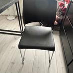 4 zwarte stoelen met metaal poten, Huis en Inrichting, Stoelen, Metaal, Vier, Modern, Zo goed als nieuw