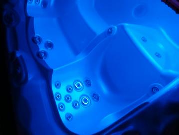 Jacuzzi gratis geleverd geplaatst  beschikbaar voor biedingen