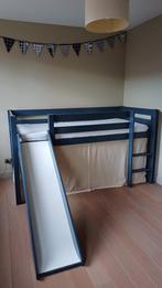 Blauw bed met glijbaan en gezellig kamp onderaan, Enlèvement, Utilisé, 180 cm ou plus, Lit mezzanine ou Lit superposé