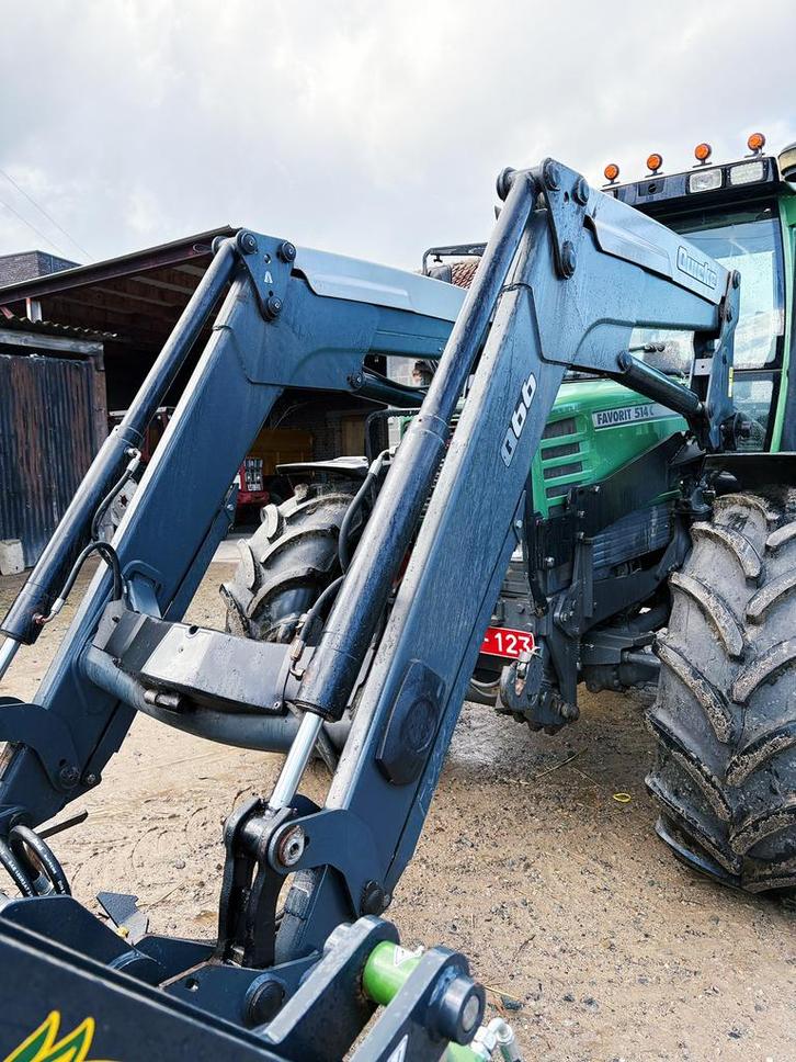 Chargeur frontal Quicke + pince à balles, Articles professionnels, Agriculture | Outils, Enlèvement