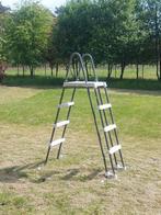 Zwembadladder intex 122cm met beveiliging en voetenbadje, Ladder, Gebruikt, Ophalen
