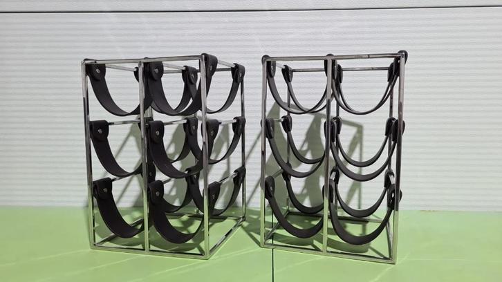 Eichholtz Envy Wine Rack, wijnrek, lederen riemen, 2 stuks, Antiek en Kunst, Kunst | Designobjecten, Ophalen of Verzenden