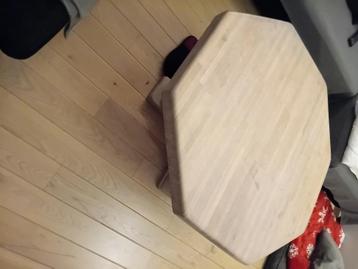 Zware 8 hoekige salontafel  beschikbaar voor biedingen
