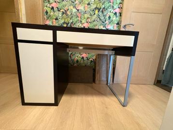 Bureau et meuble de rangement  beschikbaar voor biedingen