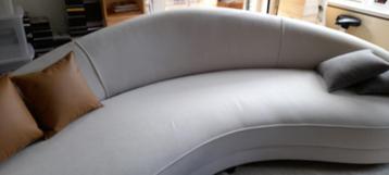Grote witte sofa