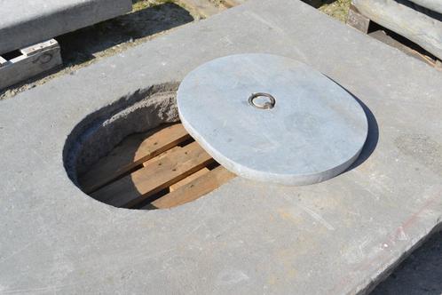 antiek zeer groot arduinen putdeksel, Tuin en Terras, Overige Tuin en Terras, Ophalen
