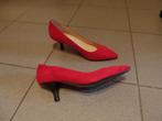 Nieuwe rode fluwelen dames schoenen, Nieuw, Ophalen of Verzenden, Pumps, Rood