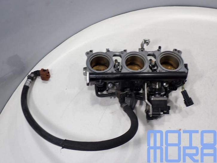 Triumph Tiger 800 2010 - 2014 gasklephuis met injectoren en, Motoren, Onderdelen | Overige, Gebruikt, Ophalen of Verzenden