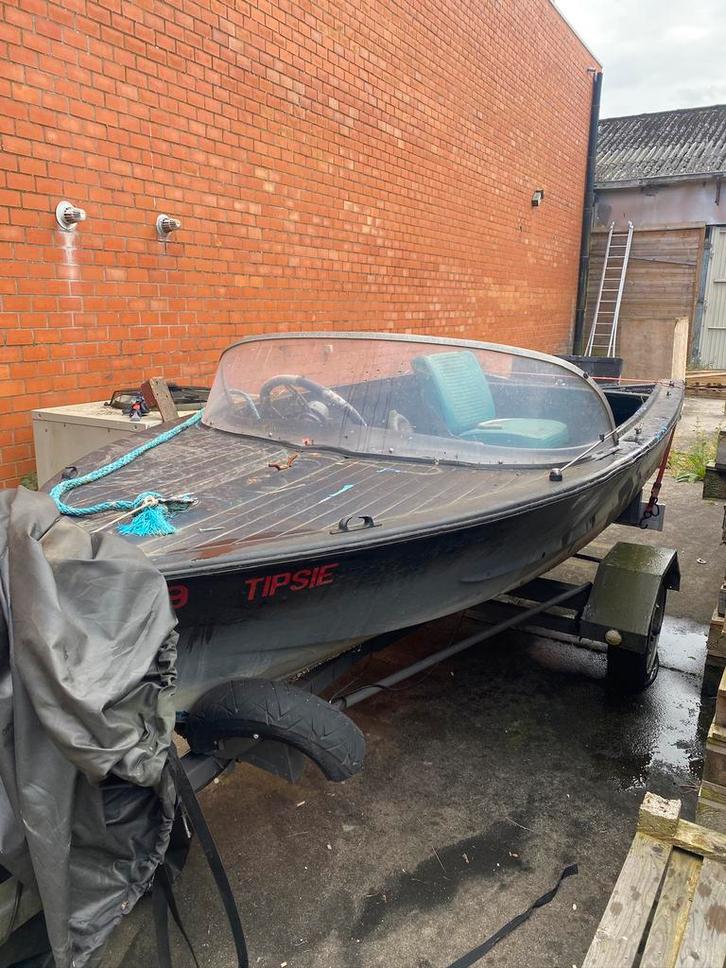 Speedbootje 9.9pk (incl trailer) - restauratie project, Watersport en Boten, Speedboten, Gebruikt, 3 tot 6 meter, Benzine, Minder dan 70 pk