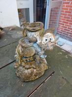 Oud waterornament kabouter met aapje., Tuin en Terras, Tuinbeelden, Ophalen of Verzenden, Gebruikt, Tuinkabouter