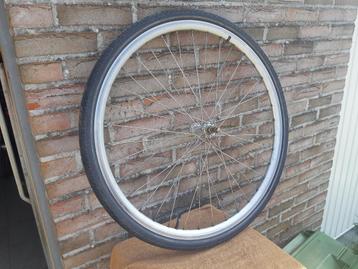 28inch voorwiel met goede banden.  beschikbaar voor biedingen
